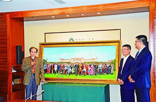 刘宇一赠画理工共筑中国梦